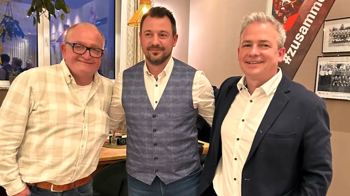 Ingo Miede, Daniel Avgustinovic und Vorsitzender Paul Lambert bei der Generalversammlung des Göppinger Sportvereins.