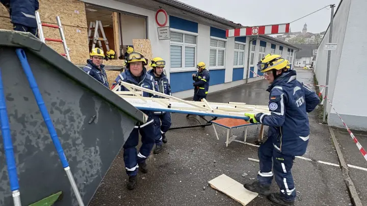 Wie durch ein Wunder wird niemand verletzt
