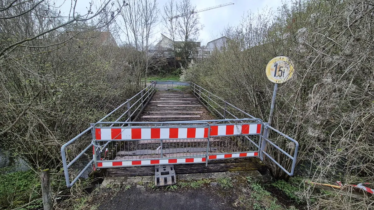 Brücke beim Schützenhaus Ofterdingen über die Steinlach, marode, Stand April 2026