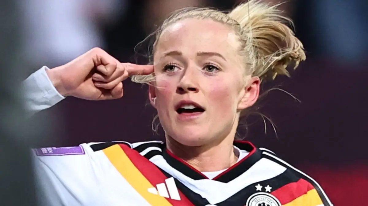 WM-Qualifikation Deutschland - Österreich: 14.04.2026, Bayern, Nürnberg: Fußball, Frauen: WM-Qualifikation Europa Frauen, Deutschland - Österreich. Liga A, Gruppe D, 3. Spieltag, Max-Morlock-Stadion. Lea Schüller (Deutschland) feiert ihren Treffer zum 5:1. Foto: Daniel Karmann/dpa +++ dpa-Bildfunk +++