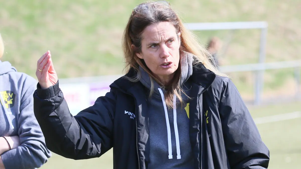 Petra Linder steht seit vielen Jahren mit Leidenschaft an der Seitenlinie des TSV Frommern.