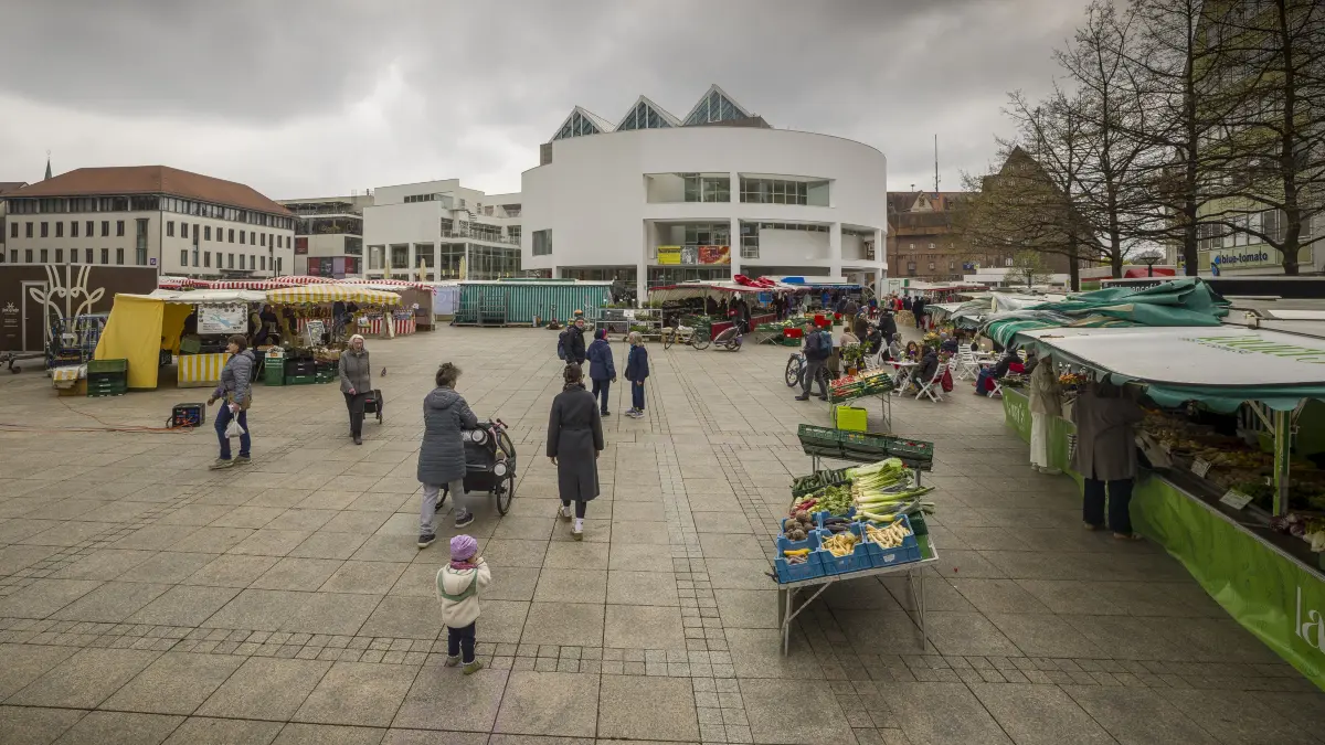 Auf dem Ulmer Wochenmarkt klaffen mittwochs Lücken