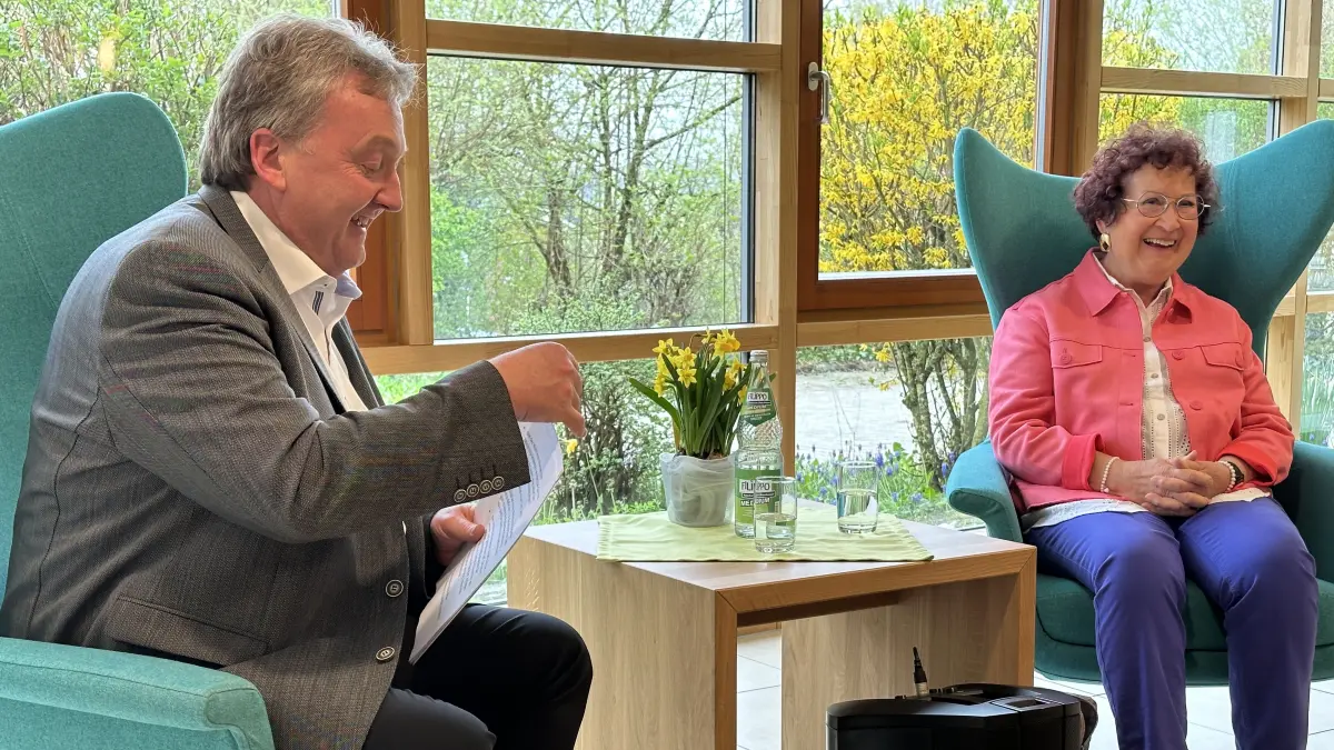 Mit viel Humor begegnete Rosalinde Kretschmann den Fragen, die Rosenfelds Bürgermeister Thomas Miller gewissenhaft vorbereitet hatte.