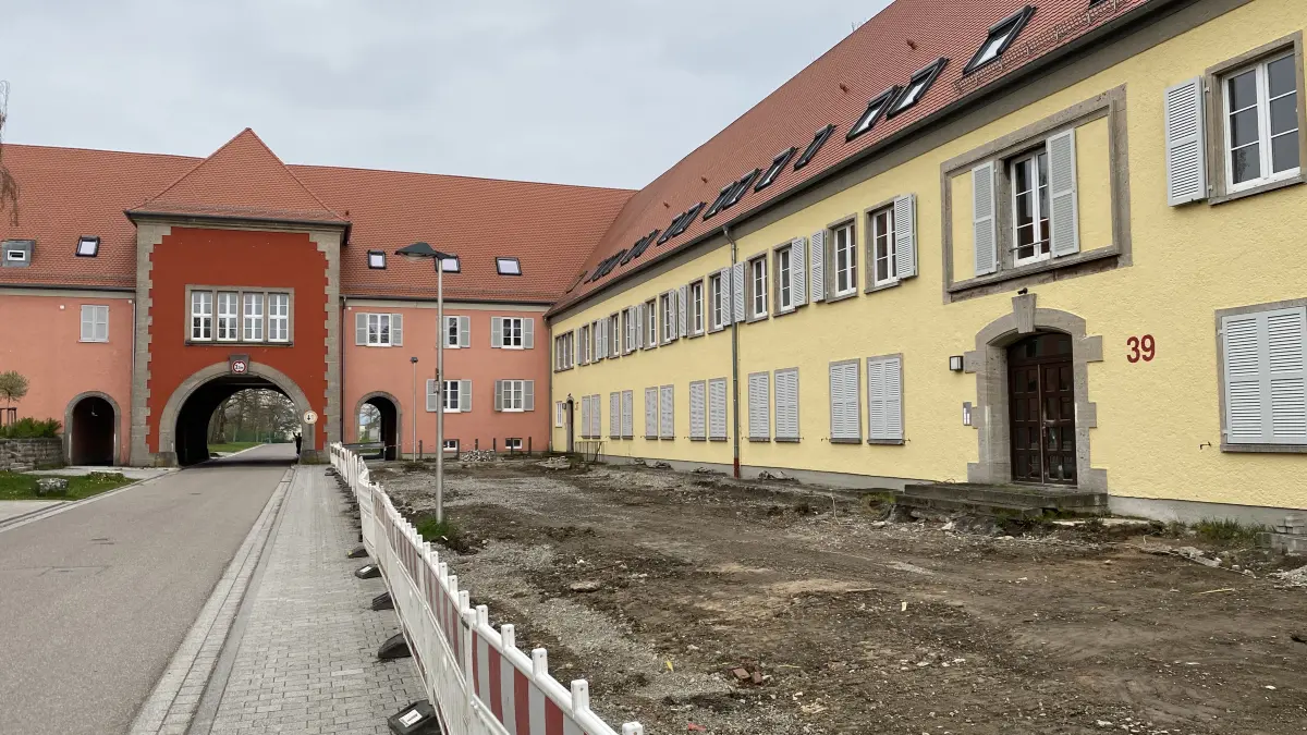 Das Gebäude Burgbergstraße 39, das bei einem Brand schwer beschädigt wurde, ist inzwischen fast vollständig wiederhergestellt.