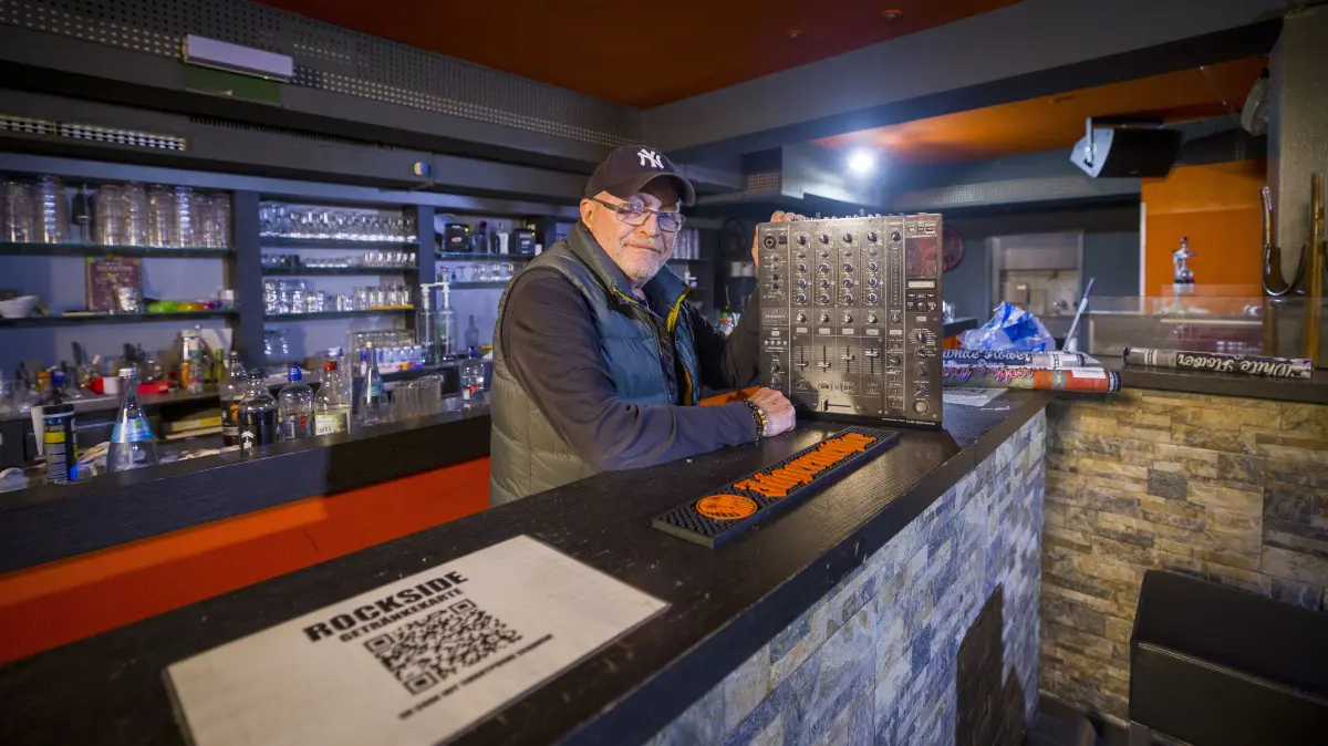 ie Relikte des Rockside werden versteigert; letzter Blick in die Hallen der Kult-Disco - Termin mit F. Hieber