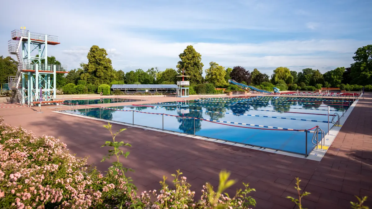 Tiergartenbad Heidelberg, Freibad, Pool, Liegewiese, Volleyball