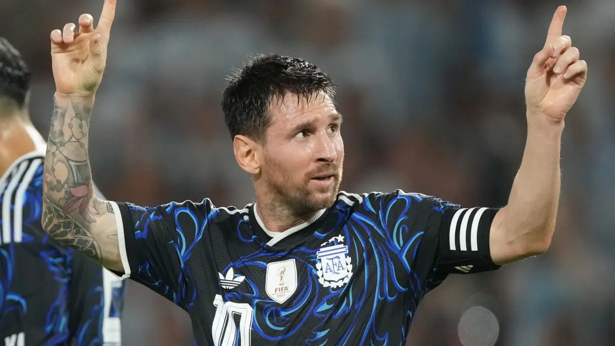 Lionel Messi: ARCHIV - 31.03.2026, Argentinien, Buenos Aires: Fußball, Männer: Länderspiele, Argentinien - Sambia. Der argentinische Nationalspieler Lionel Messi feiert den zweiten Treffer seiner Mannschaft gegen Sambia. (zu dpa: ««Langfristige Vision»: Messi kauft spanischen Fünftligisten») Foto: Gustavo Garello/AP/dpa +++ dpa-Bildfunk +++