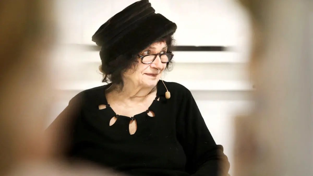 (ohne Überschrift): Vorsicht: Dieses Foto ist möglicherweise nur für den einstigen Verlag Schwäbisches Tagblatt verwendbar. Gerda Maria Pflock ( Heiner zu weit weg und hinter seinen Haaren ) 30. Nov . 2019
Copyright : Anne Faden