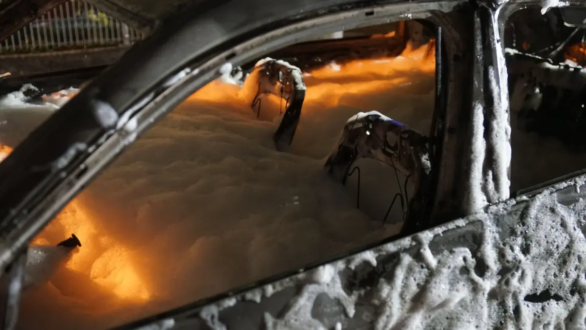 Brennende Autos in Albershausen - Schaden wird auf rund 200.000 Euro geschätzt