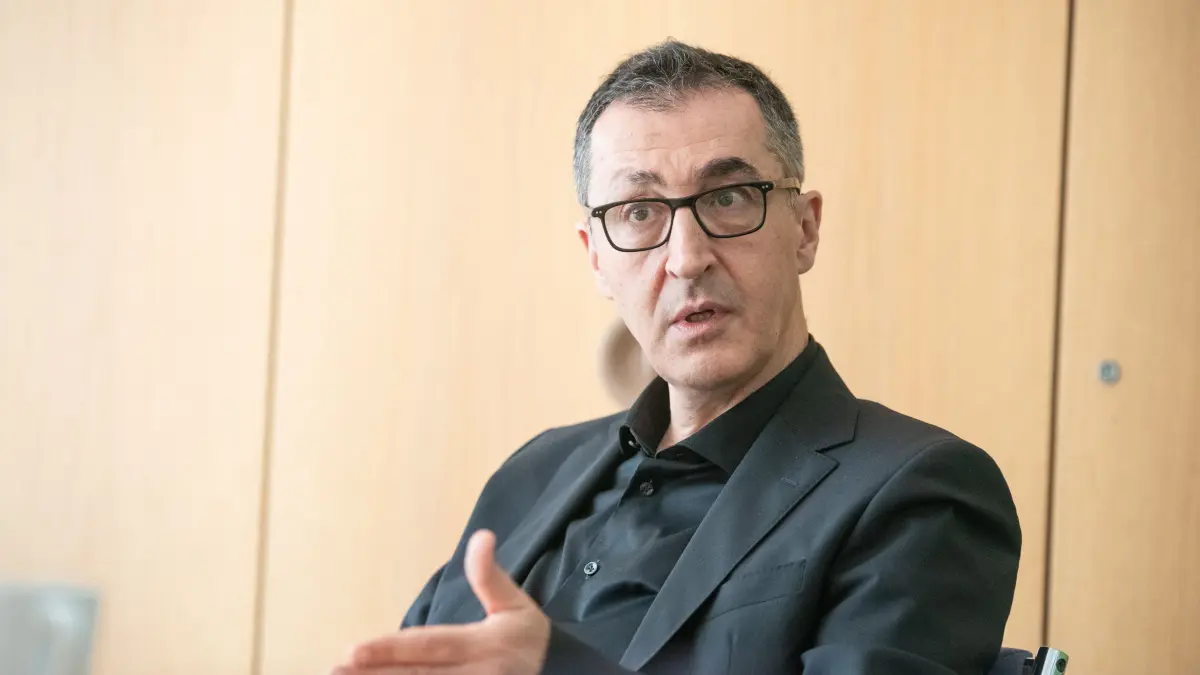 Cem Özdemir: Stuttgart, Interview mit Cem Özdemir, Haus der Abgeordneten.