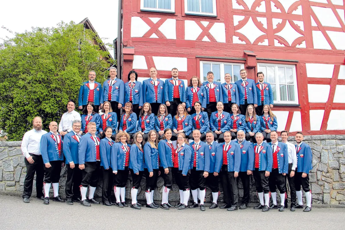 Der Musikverein Gruol mit Dirigent Armin Wehrstein (oberste Reihe, dritter von rechts).⇥Privatfoto
