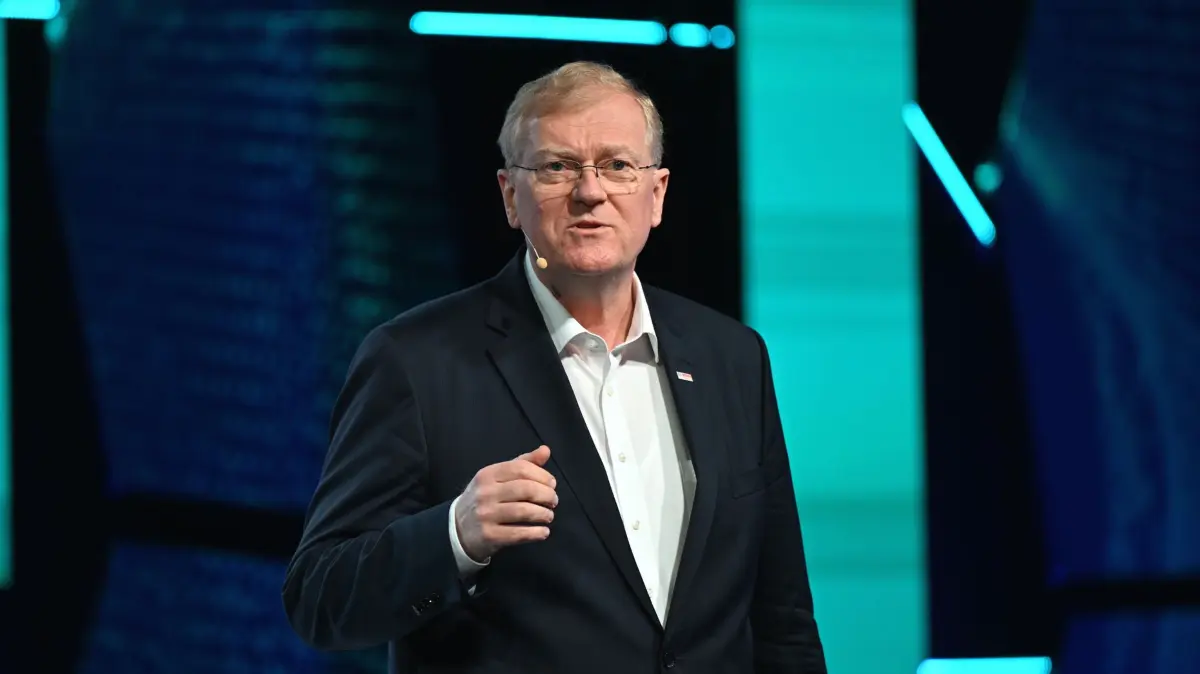 Bosch Jahrespressekonferenz: 16.04.2026, Baden-Württemberg, Renningen: Stefan Hartung, Vorsitzender der Geschäftsführung des Industriekonzerns Bosch, spricht bei der Bilanzpressekonferenz. Foto: Bernd Weißbrod/dpa +++ dpa-Bildfunk +++