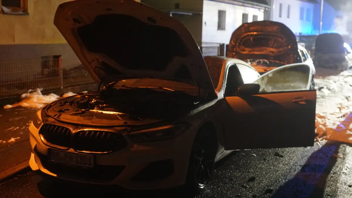 Brennende Autos in Albershausen - Schaden wird auf rund 200.000 Euro geschätzt