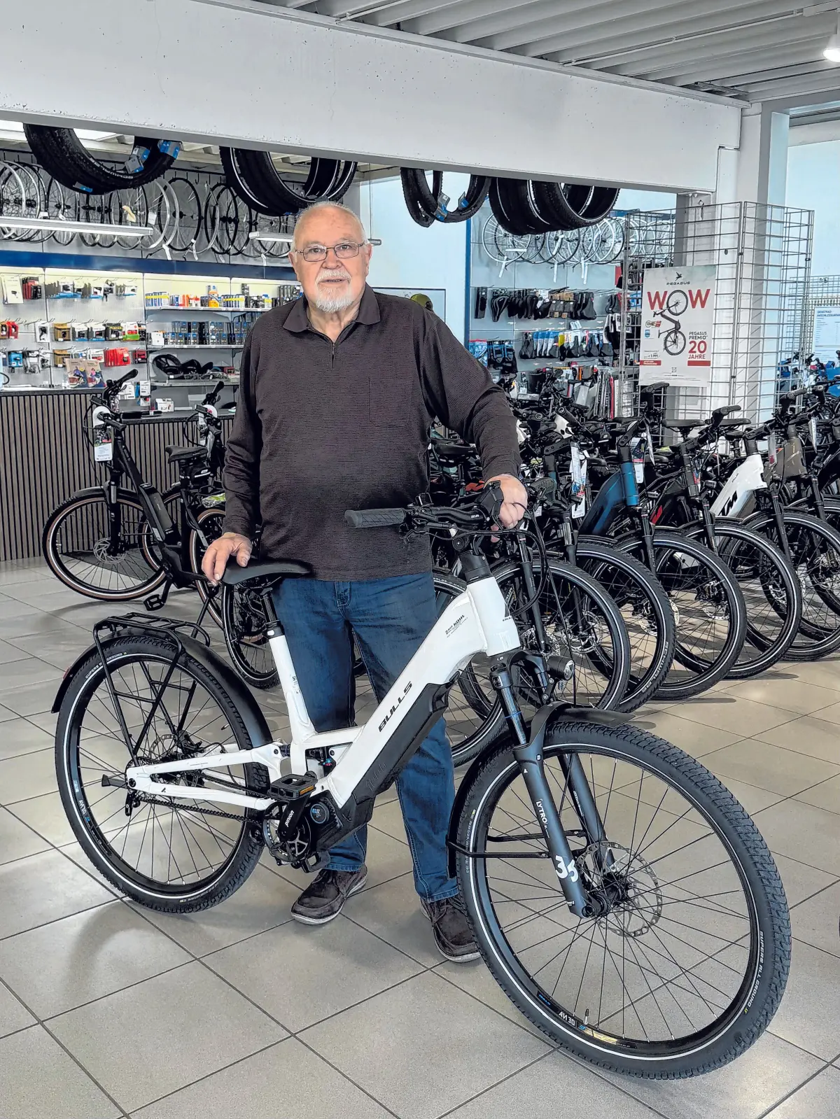 Der passionierte Mechaniker gründete sein Fahrrad-geschäft vor über 50 Jahren.