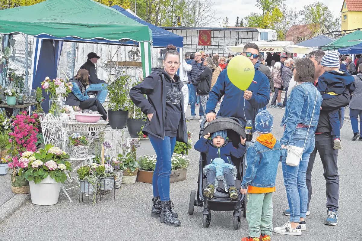 Auch dieses Jahr wird der Sonntag in Schömberg zu einem Fest für die ganze Familie. In Pavillons informieren die Betriebe über ihre Angebote. ⇥Fotos: Volker Schweizer
