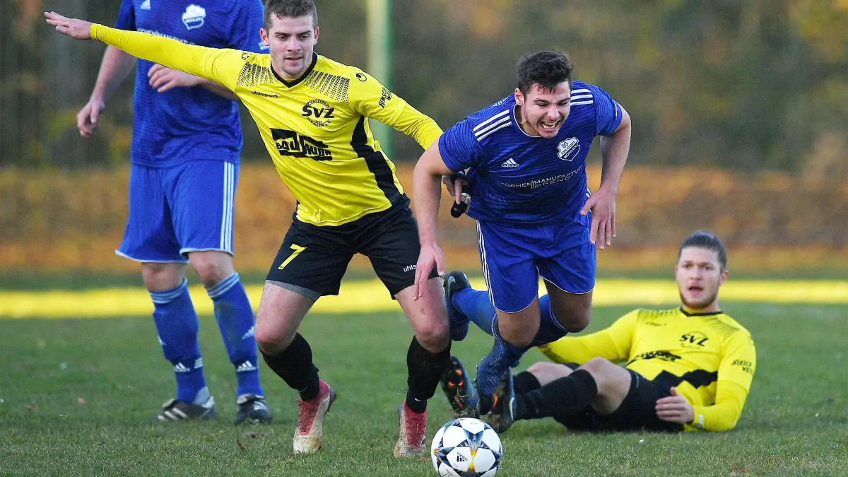 Fussball Landesliga SG Ahldorf/Muehlen tom schmid: Vorsicht: Dieses Foto ist möglicherweise nur für den einstigen Verlag Schwäbisches Tagblatt verwendbar. Fussball 2018/2019 11.11.2018
Landesliga
SG Ahldorf/Muehlen - SV Zimmern
Kai Sieb (SG,re) gegen Tom Schmid (SV,li)
FOTO: ULMER Pressebildagentur
xxNOxMODELxRELEASExx