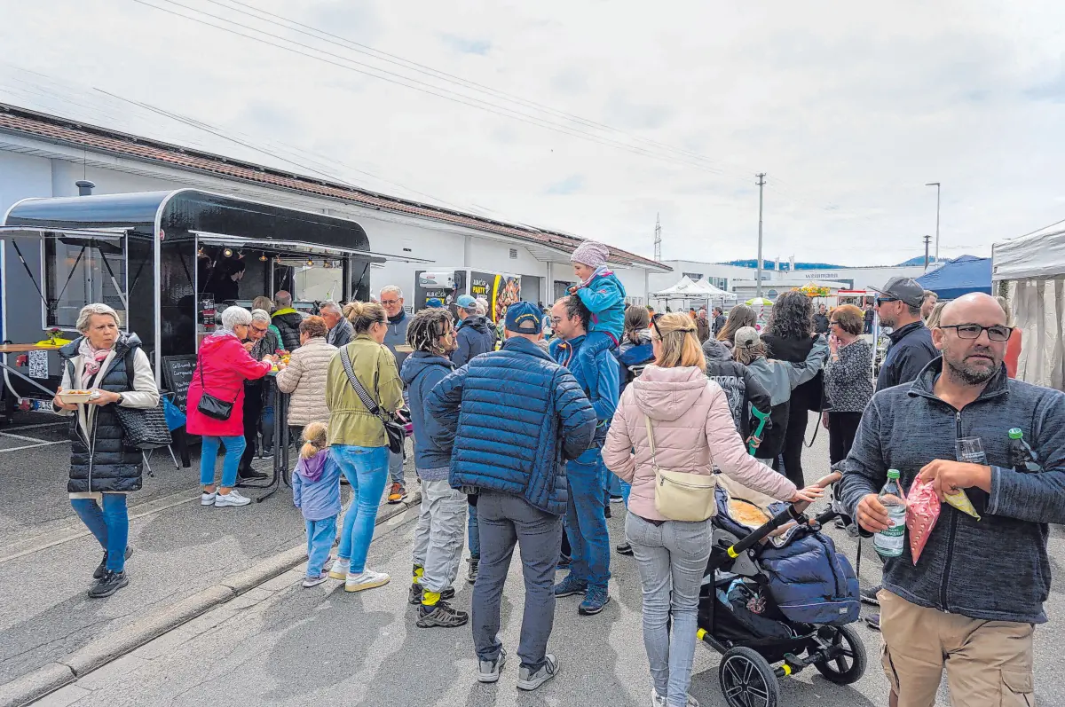 Sicherlich bleiben wiederviele Küchen kalt. Bei der Premiere bildeten sich vor den Essensständen lange Schlangen. Foto: Volker Schweizer⇥Volker Schweizer