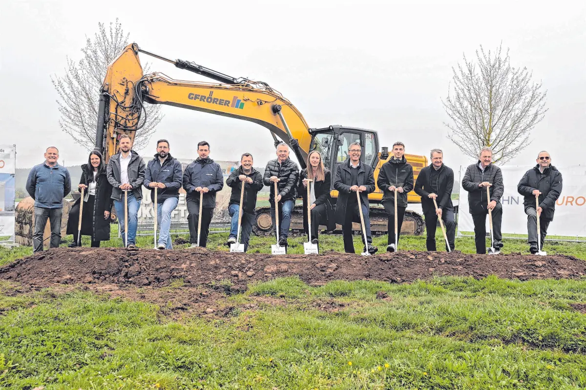 Am Montag fand der Spatenstich von HÖHN und FLURO in Rosenfeld statt.⇥Firmenfoto