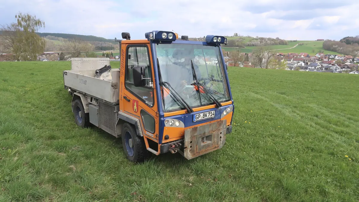 Fendt-Schlepper - Der V-Meili der Gemeinde Böhmenkirch: An sich ein gutes und vielseitig einsetzbares Gerät, wenn nicht ständig was kaputt gehen würde.