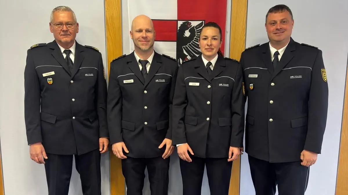 Neuer Leiter des Polizeipostens Dietenheim. Von links: Polizeipräsident Josef Veser, POK Markus Maurer, PHKin Marina Link, PD Tobias Schmidberger
