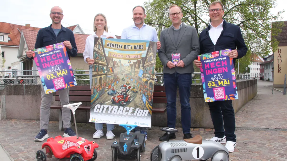 Freuen sich auf den verkaufsoffenen Sonntag (von links): Rainer Weith (Schuhhaus), Juliane Zylka (Kommunikationsmanagerin bei Bentley), Martin Braun (BESAVE), Michael Dengler (Autohaus) und Thomas Sigg (Vorsitzender Stadtmarketingverein).