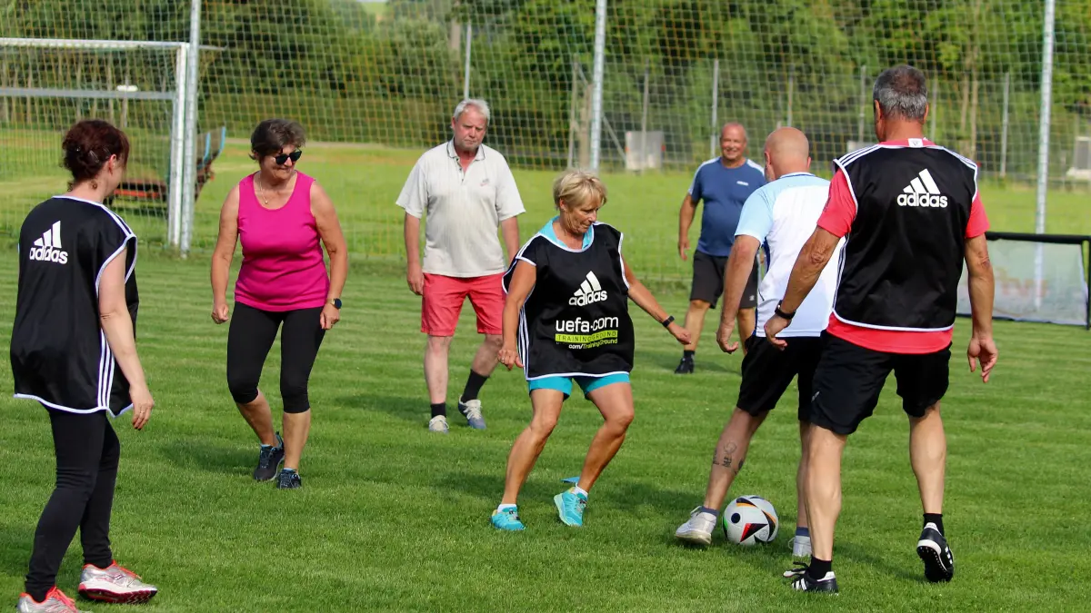 Walking Football: Vorsicht: Dieses Foto ist möglicherweise nur für den einstigen Verlag Schwäbisches Tagblatt verwendbar. Walking Fußball