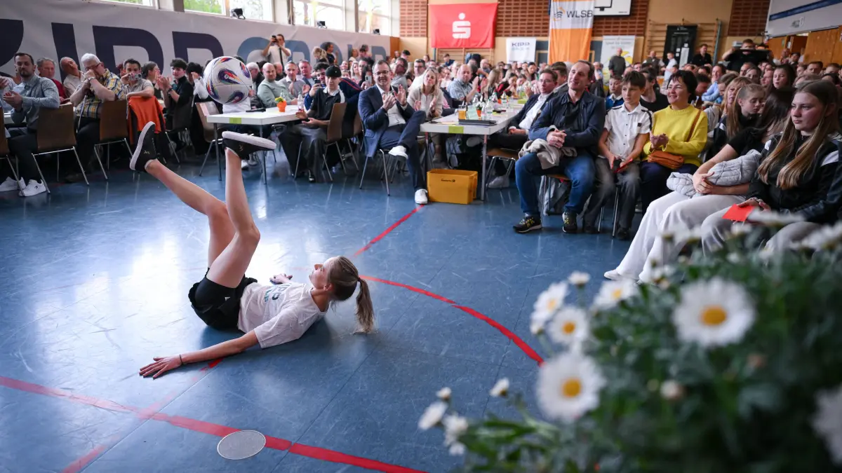 Sportlerehrung Sportkreis Freudenstadt 2026 : Sportlerehrung Sportkreis Freudenstadt 2026 18.04.2026
in Horb - Nordstetten
Fussball Freestyle Serafina Knapp (mehrfache Deutsche Meisterin)
FOTO: Pressefoto ULMER / Markus Ulmer
xxNOxMODELxRELEASExx