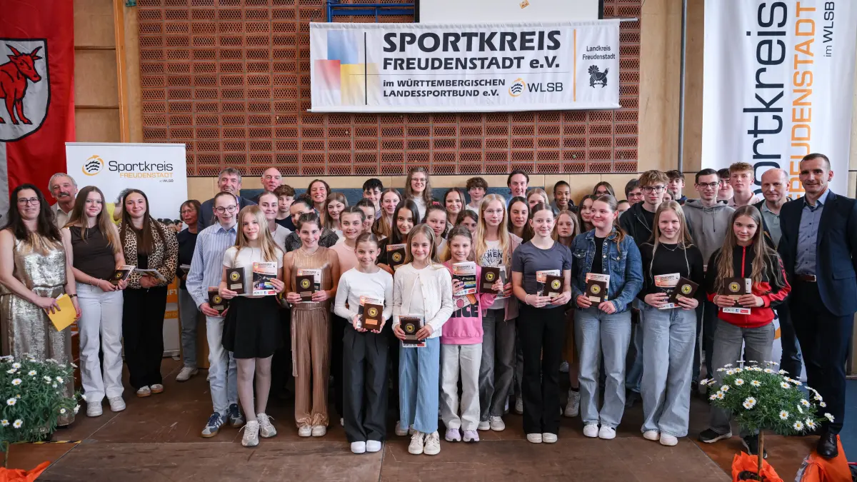 Sportlerehrung Sportkreis Freudenstadt 2026 Nathalie Armbruster (Nordische Kombination, SV Ski-Zunft Kniebis) : Sportlerehrung Sportkreis Freudenstadt 2026 18.04.2026
in Horb - Nordstetten
Gruppenbild Ehrungsblock I
Sportler / innen der Nordischen Kombination, Tischtennis, Turnen und Sportabzeichen
FOTO: Pressefoto ULMER / Markus Ulmer
xxNOxMODELxRELEASExx