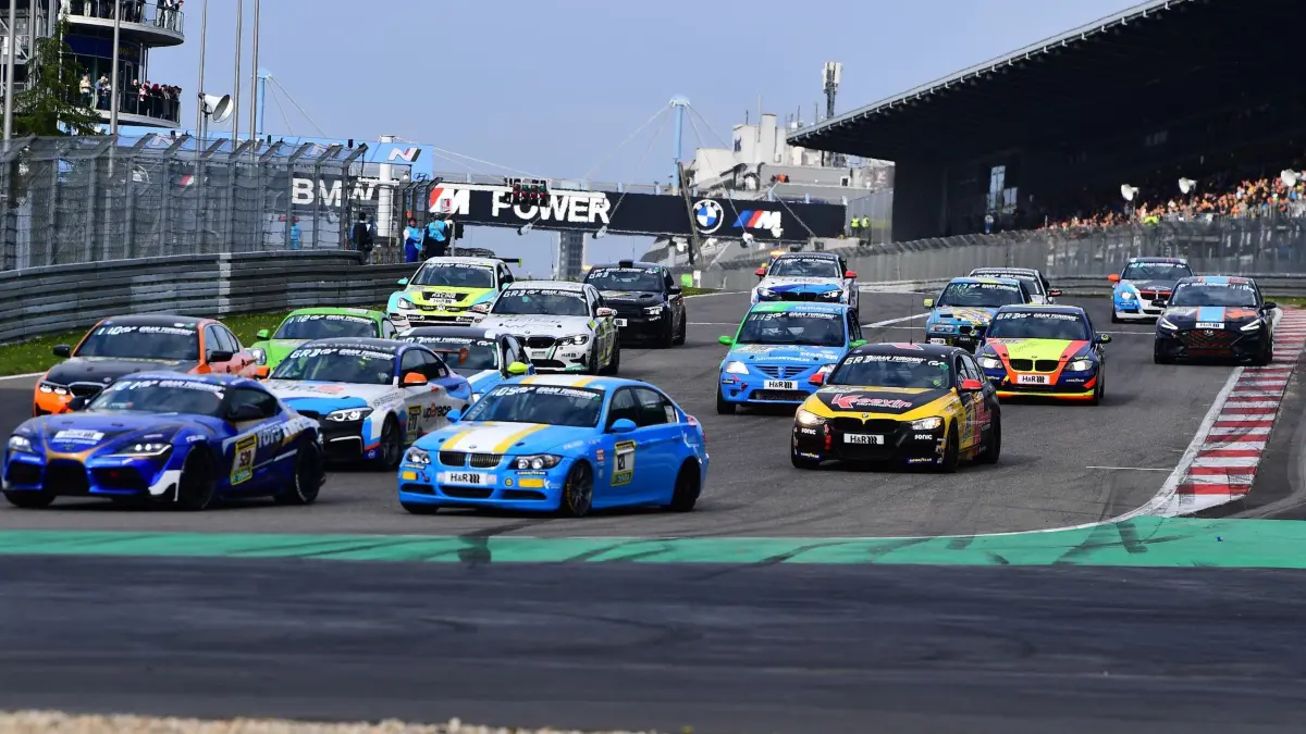 Todesfall nach Massencrash auf Nürburgring