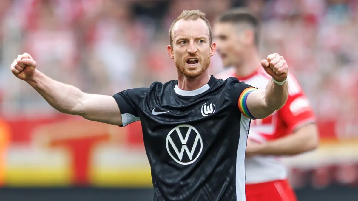 1. FC Union Berlin - VfL Wolfsburg: 18.04.2026, Berlin: Fußball, Männer: Bundesliga, 1. FC Union Berlin - VfL Wolfsburg, 30. Spieltag, An der Alten Försterei. Wolfsburg gewinnt mit 2:1 und Maximilian Arnold ( VfL Wolfsburg) freut sich über den Sieg. Foto: Andreas Gora/dpa - WICHTIGER HINWEIS: Gemäß den Vorgaben der DFL Deutsche Fußball Liga bzw. des DFB Deutscher Fußball-Bund ist es untersagt, in dem Stadion und/oder vom Spiel angefertigte Fotoaufnahmen in Form von Sequenzbildern und/oder videoähnlichen Fotostrecken zu verwerten bzw. verwerten zu lassen. +++ dpa-Bildfunk +++