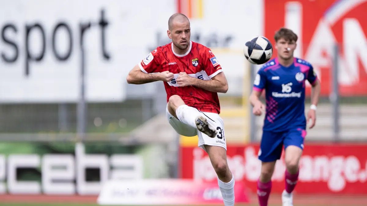 TSG Balingen vs. 1. FSV Mainz 05, Fussball, Regionalliga Suedwest, 29. Spieltag, Saison 2025/2026, 18.04.2026,: Ivo Colic, (TSG Balingen, #31), am Ball
TSG Balingen vs. 1. FSV Mainz 05, Fussball, Regionalliga Suedwest, 29. Spieltag, Saison 2025/2026, 18.04.2026,
Eibner-Pressefoto/Andreas Ulmer
