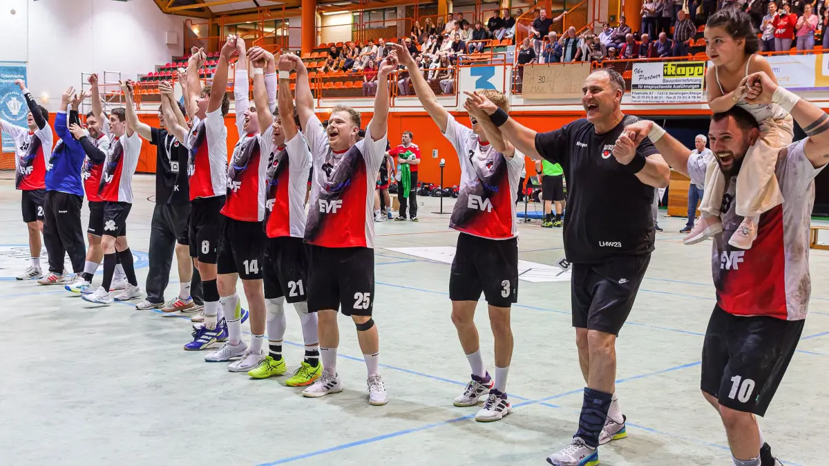 Handball Landesliga: Handball Landesliga; TV Altenstadt - TV Weingarten Handball;
Jubel beim Meister der Landesliga TV Altenstadt;
18.04.2026; Michelberghalle; Geislingen.
Foto: Thomas Madel
