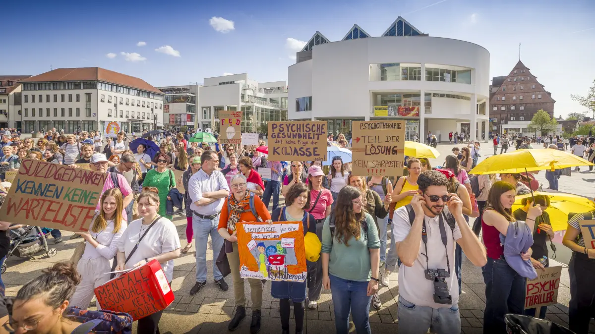 4,5 Prozent weniger Honorar für Psychotherapeuten, Demo in Ulm Was steckt dahinter?
