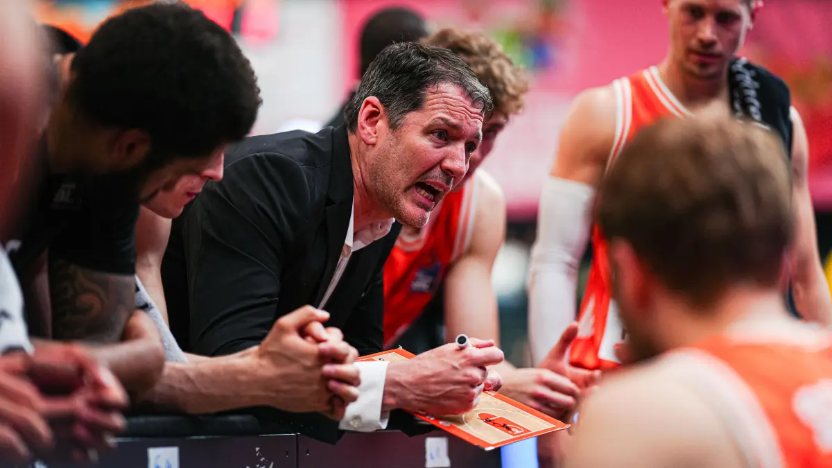 GER, Rostock Seawolves vs. Ratiopharm Ulm, Basketball, Bundesliga, Spieltag 30, Saison 2025/2026, 19.04.2026: Ansprache TY Harrelson (Ratiopahrm Ulm Headcoach) bei Auszeit
GER, Rostock Seawolves vs. Ratiopharm Ulm, Basketball, Bundesliga, Spieltag 30, Saison 2025/2026, 19.04.2026
Foto: Eibner-Pressefoto/Marcel von Fehrn