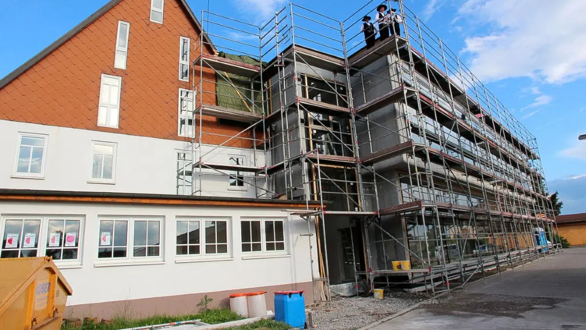 2018 das Richtfest, inzwischen die Insolvenz. Fensterbau Anton Wetzel in Rohrdorf