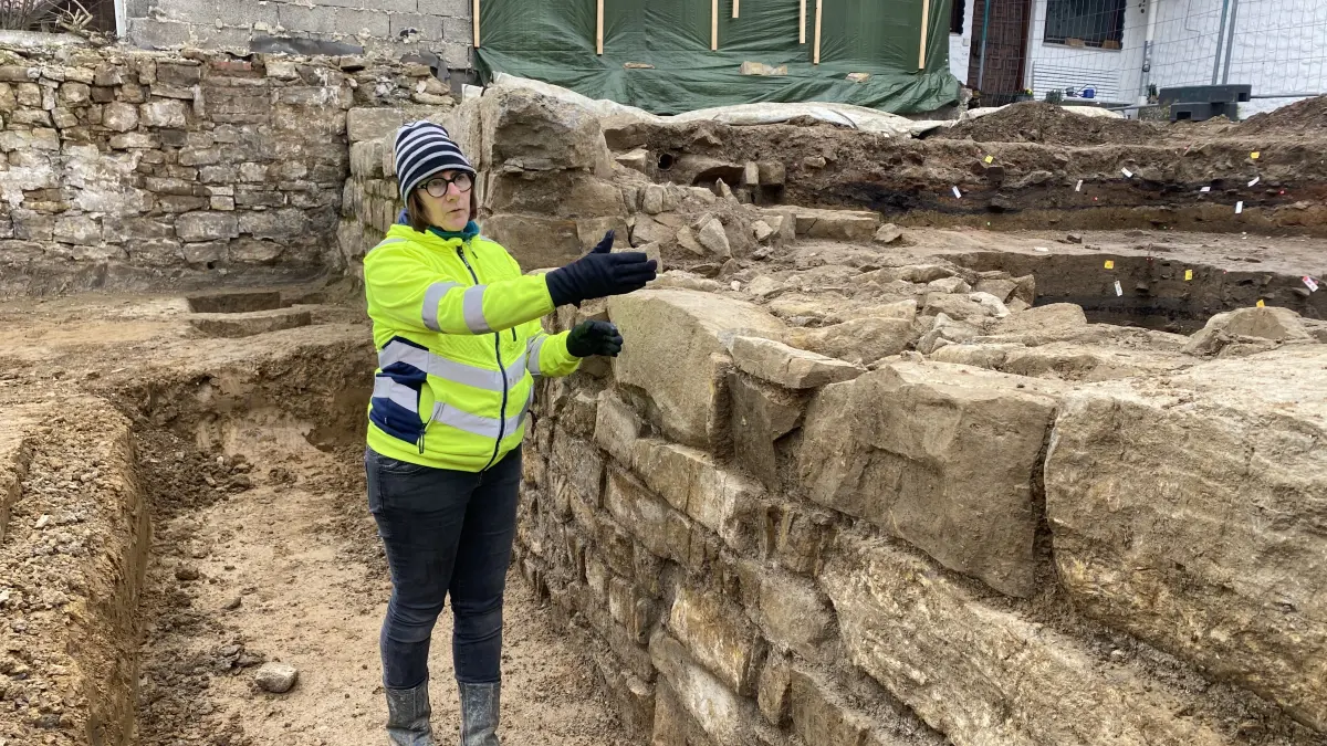 Jettenburg Ortsburg Ute Heuer Archäologin: Vorsicht: Dieses Foto ist möglicherweise nur für den einstigen Verlag Schwäbisches Tagblatt verwendbar.