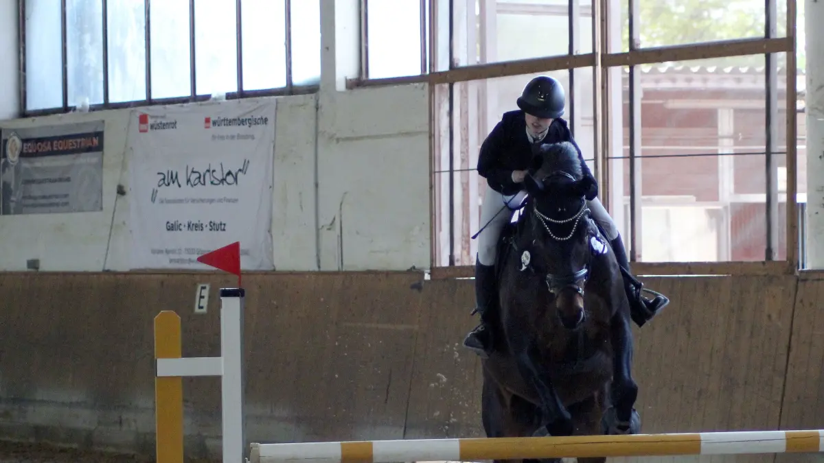 Jana Marie Sauter vom RFV Göppingen beim Göppinger Reitturnier.