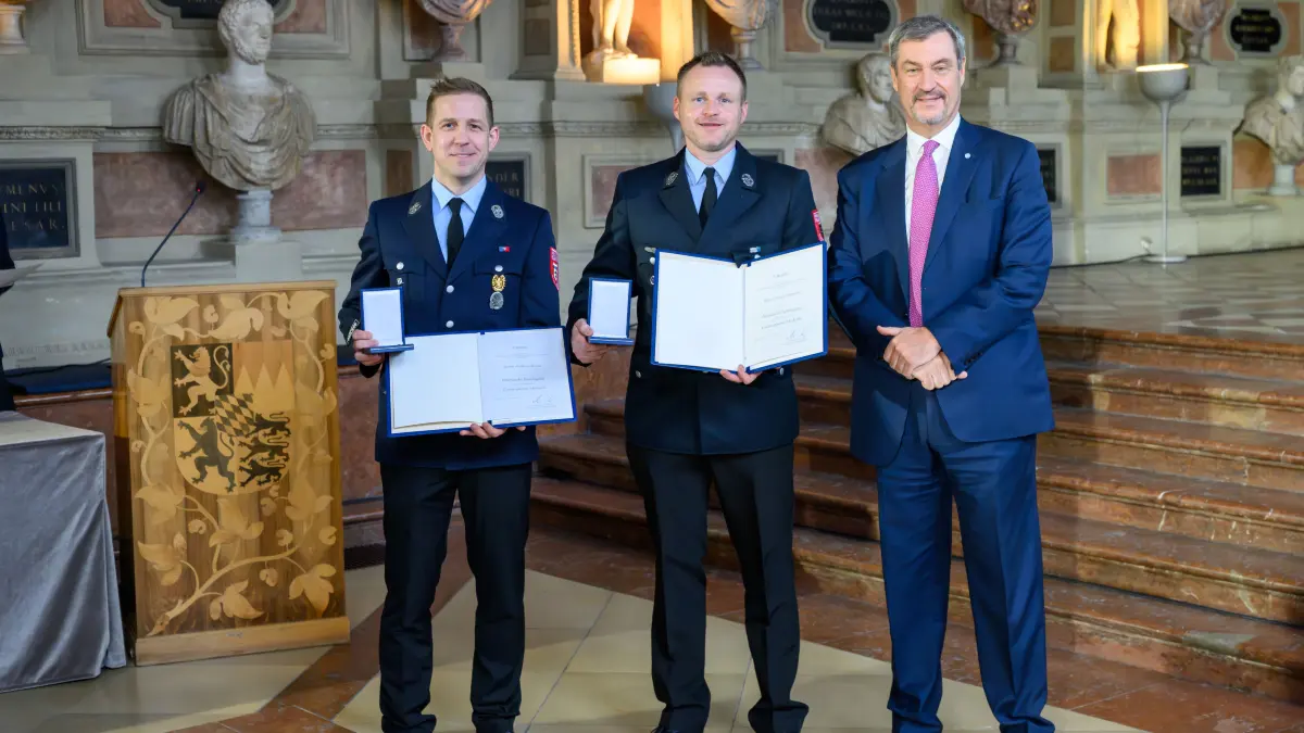 Bayerns Ministerpräsident Dr. Markus Söder: Verleihung Rettungsmedaille
aufgenommen am 20.04.2026 in Muenchen.
Foto/ Copyright: Joerg Koch/ Bayerische Staatskanzlei
Nutzungshinweis: Diese Terminfotos sind nur zur redaktionellen Verwendung bestimmt. Falls eine andere Verwendung gewünscht wird, kontaktieren Sie bitte pressebild@stk.bayern.de