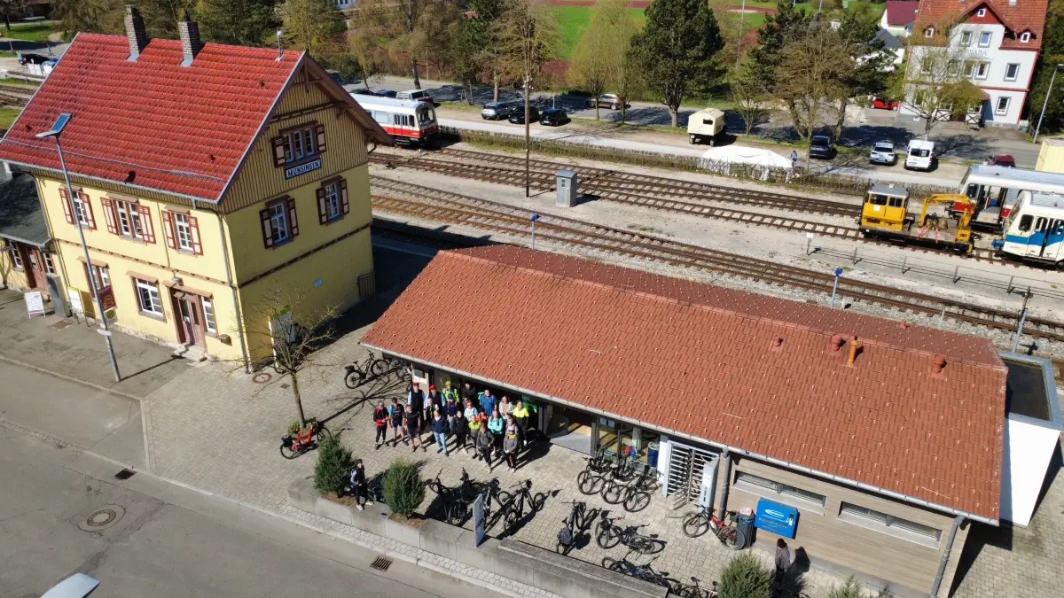 Das Mobilitätszentrum am Bahnhod Münsingen von oben.