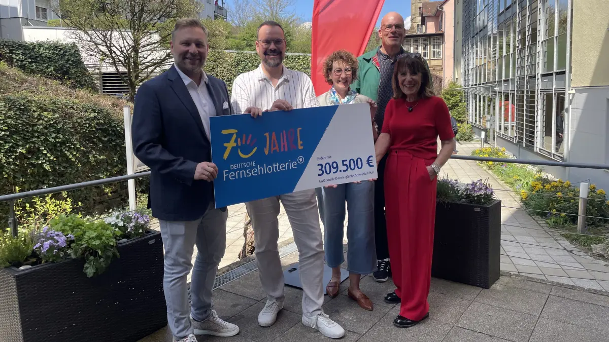 Stephan Masch, Lars Piechot, Elke Gruber, Ursula Müller, hinten: Dr. Thomas Huber