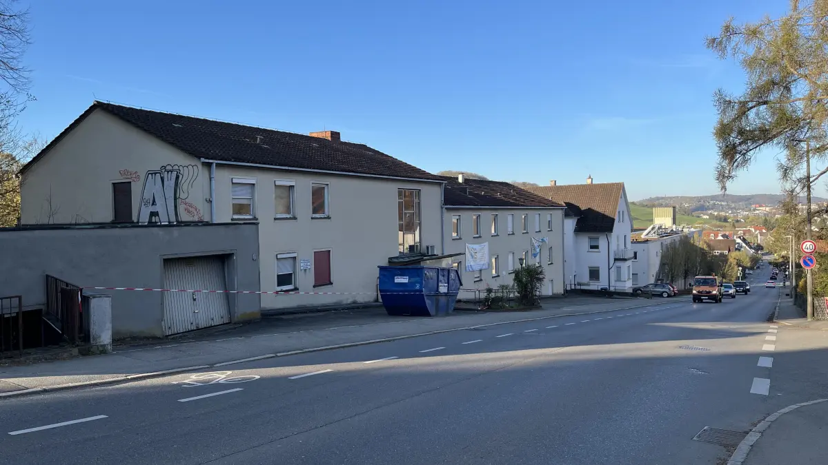 Tübingen Lustnau Pfrondorfer Straße 36 Anschlussunterbringung in einstiges Studentenwohnheim der Allianz