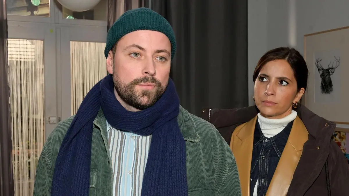 John (Felix von Jascheroff) zweifelt an Laura (Chryssanthi Kavazi).