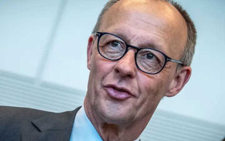 Aufregung um einen alten Hut? Merz sprach schon 2003 von Basissicherung