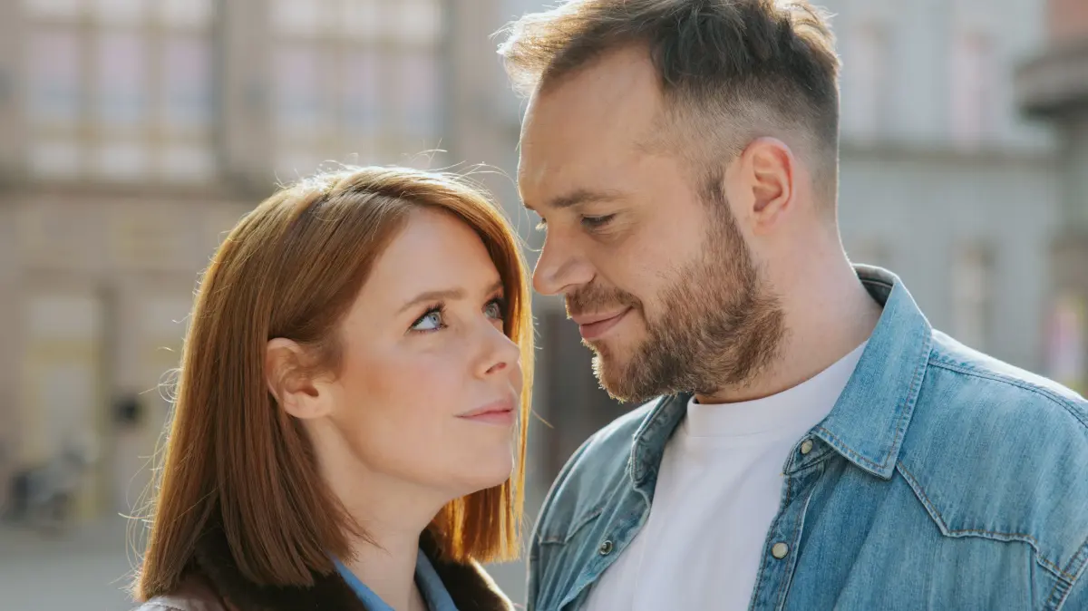 Toni (Olivia Marei) spielt mit dem Gedanken, Erik (Patrick Heinrich) zu verzeihen.