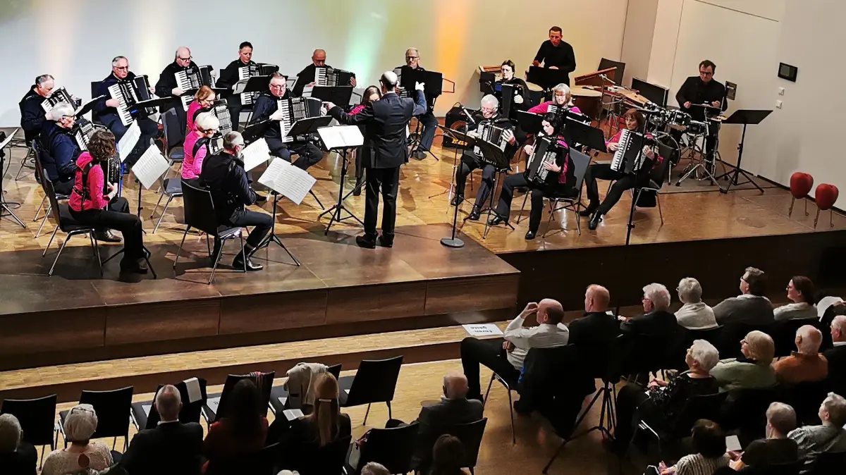 Ebersbach Akkordeon-Orchester Dirigient Edmund Holzwarth, seit 1999 Nachfolger von Eugen Hohnecker