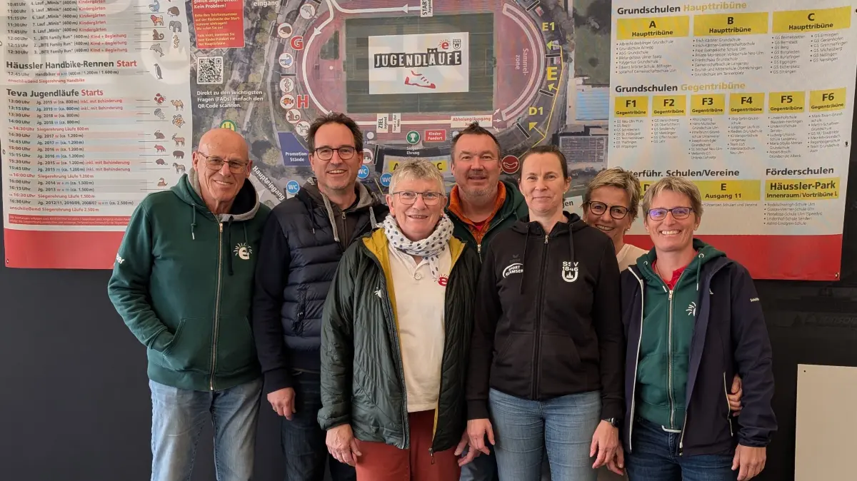 Hatten im Vorfeld schon alle Hände voll zu tun: Mitglieder des Orga-Teams für die Einstein-Jugendläufe am Samstag.