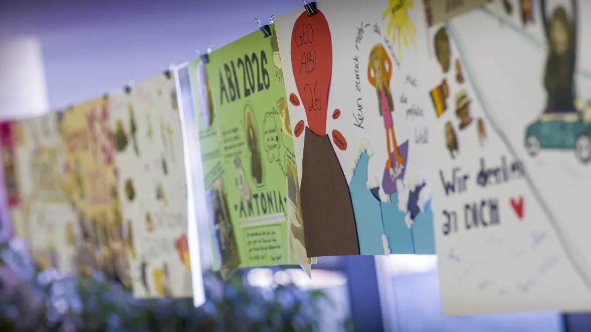 Abi-Prüfungen - mit Deutsch. Foto von Plakaten