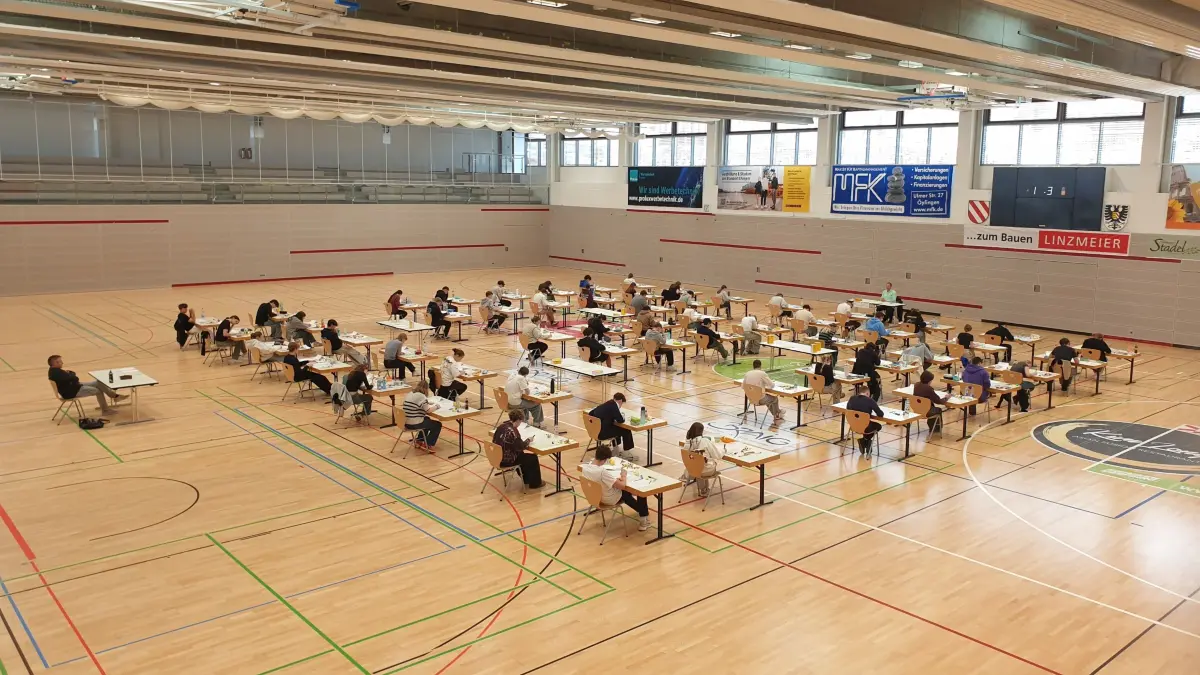 Johann-Vanotti-Gymnasium, Abitur 2026, 21. April - schriftliche Prüfung in der Sporthalle, 5 Fächer