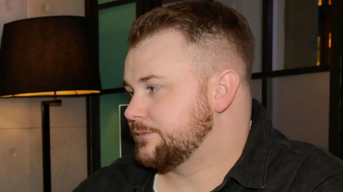 Jonas (Felix van Deventer, r.) will seinem Kumpel Mats (Béla Kampschulte) helfen.