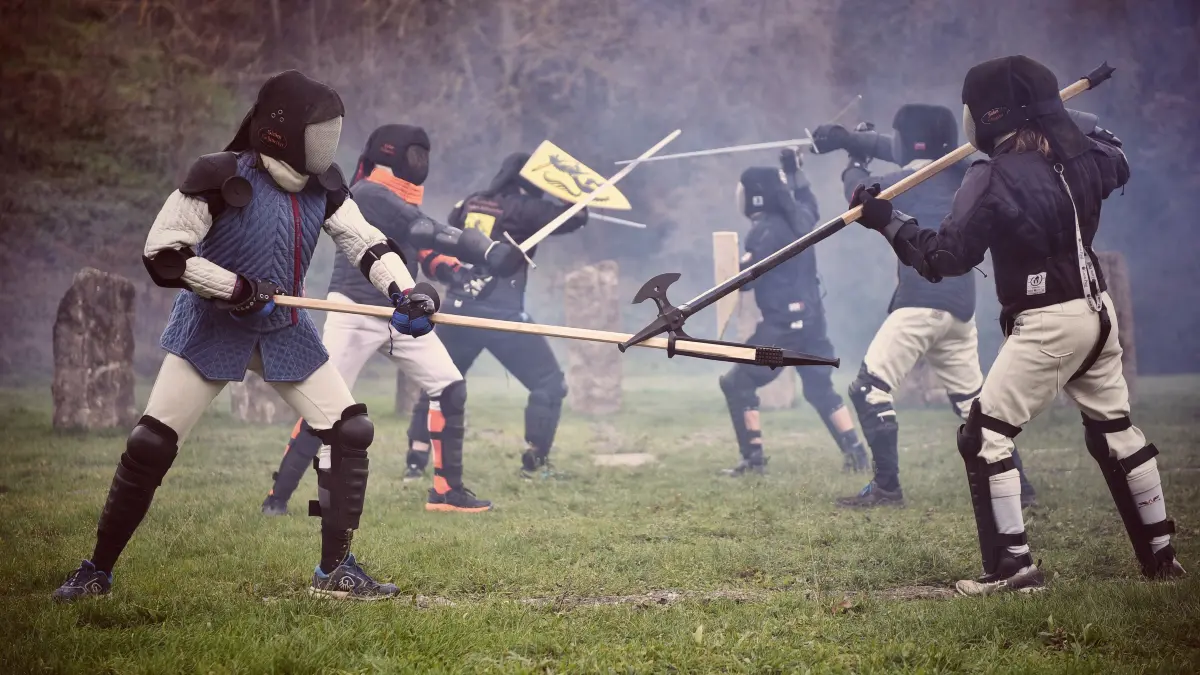 Auf Burg Wäscherschloss beginnt am 1. Mai die Saison, Fechtschule 7 Schwerter